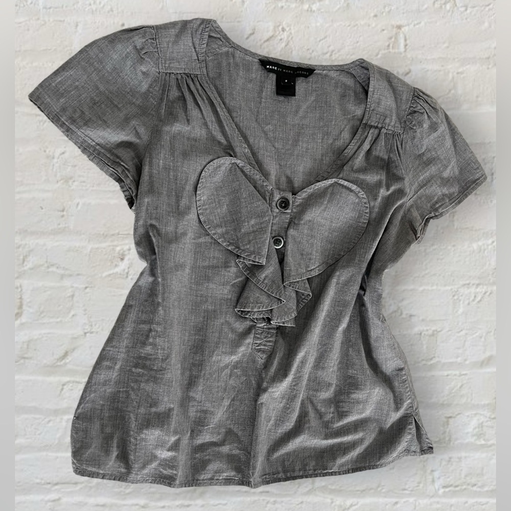 Marc by Marc Jacobs grey cap sleeve blouse size 2 ruffle button front